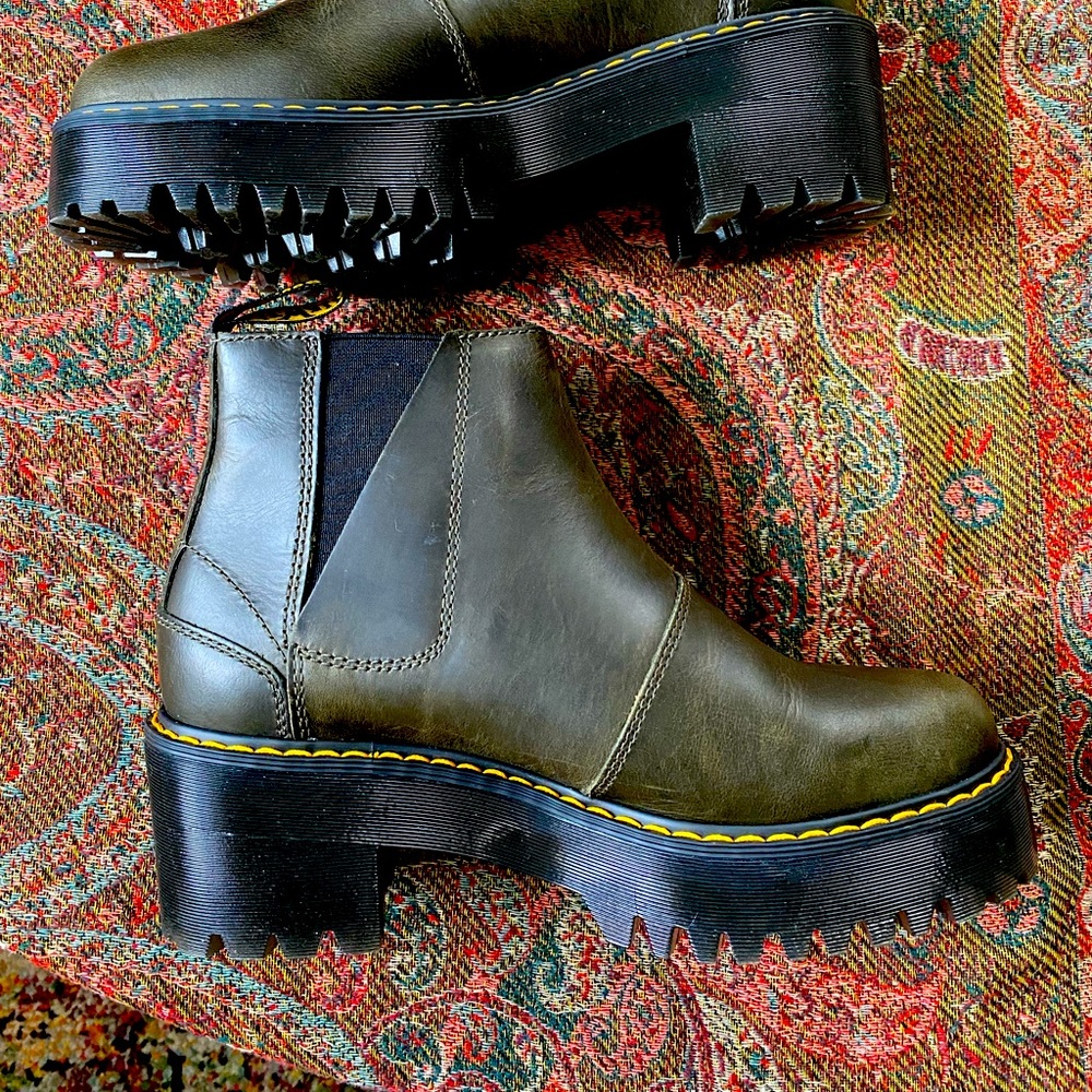 Dr. Martens Rometty II Vintage Smooth Leather Chelsea Boots